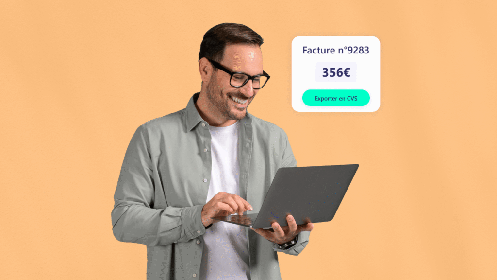 Homme souriant utilisant un ordinateur portable avec facture « Facture n°9283 – 356 € » et export CSV, illustrant la gestion manuelle des frais de déplacement sur fond orange.