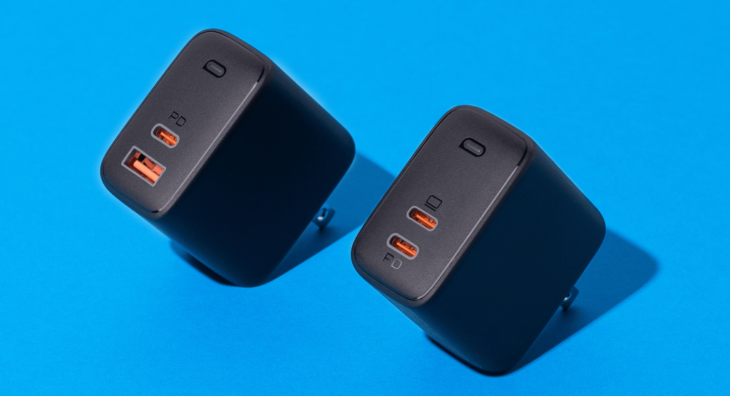 Adaptateur de prise universel pour recharger ses appareils à l'étranger